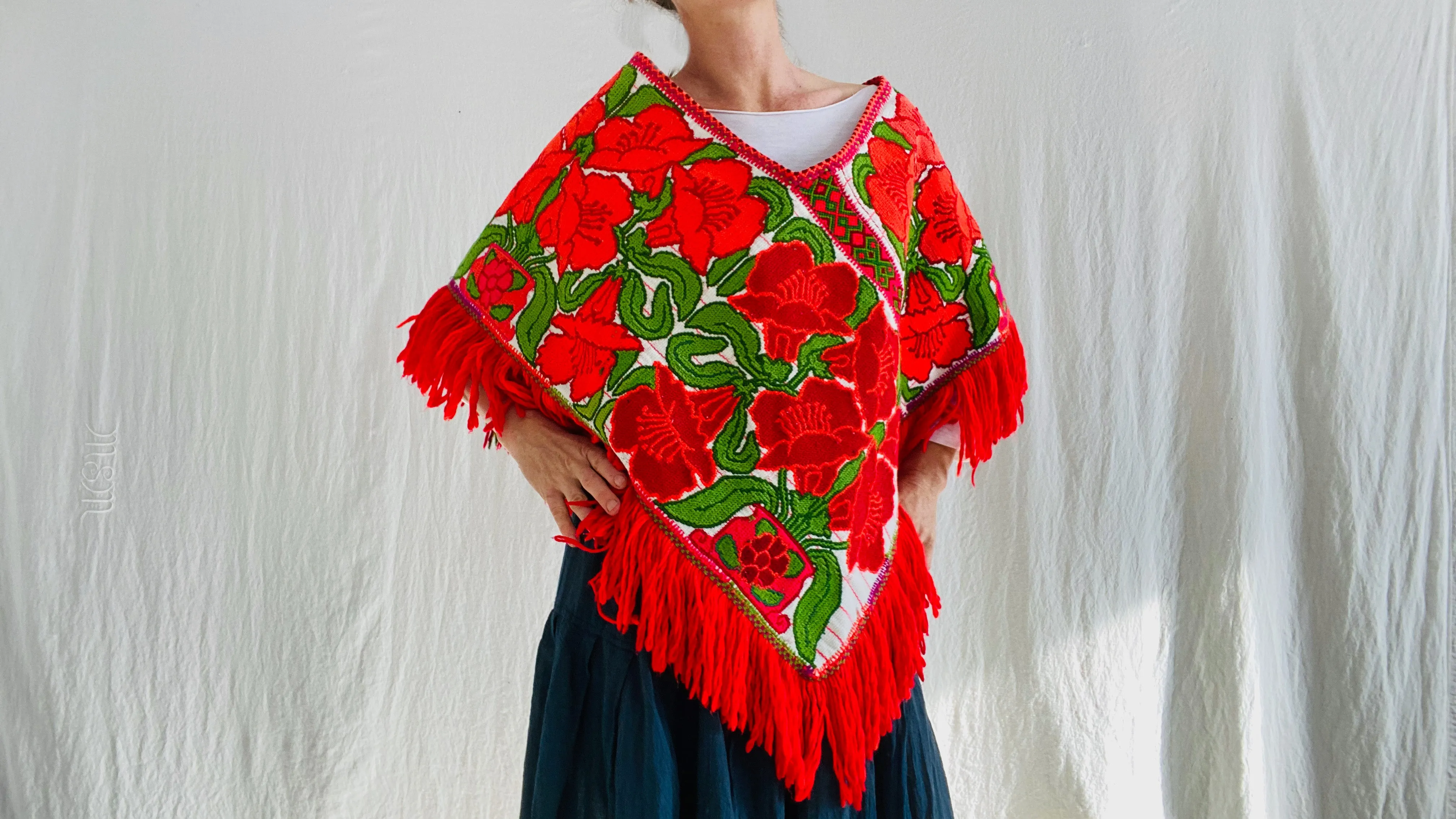 Embroidered Poncho. Mazahua. Hand-Woven and Embroidered