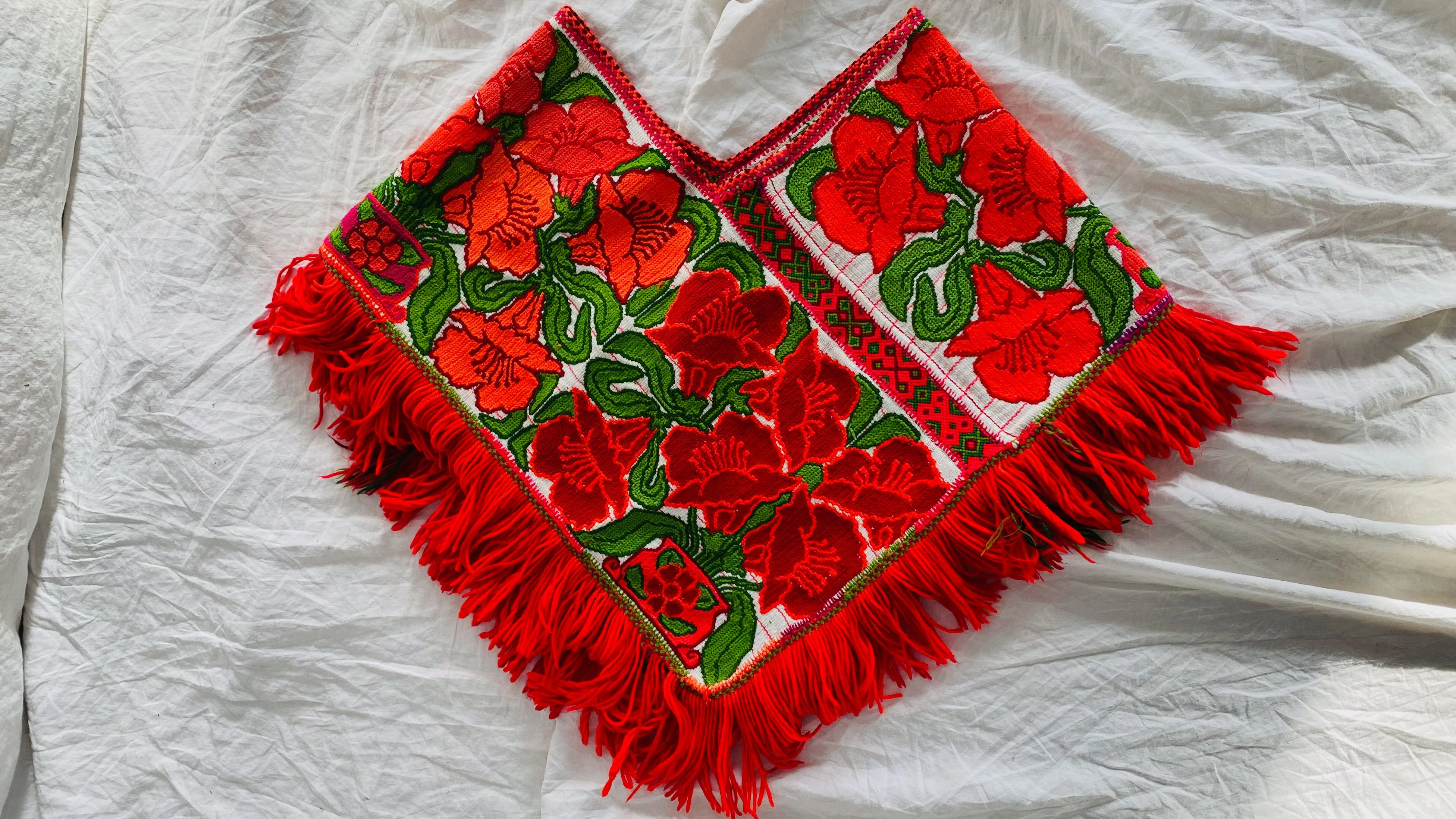 Embroidered Poncho. Mazahua. Hand-Woven and Embroidered